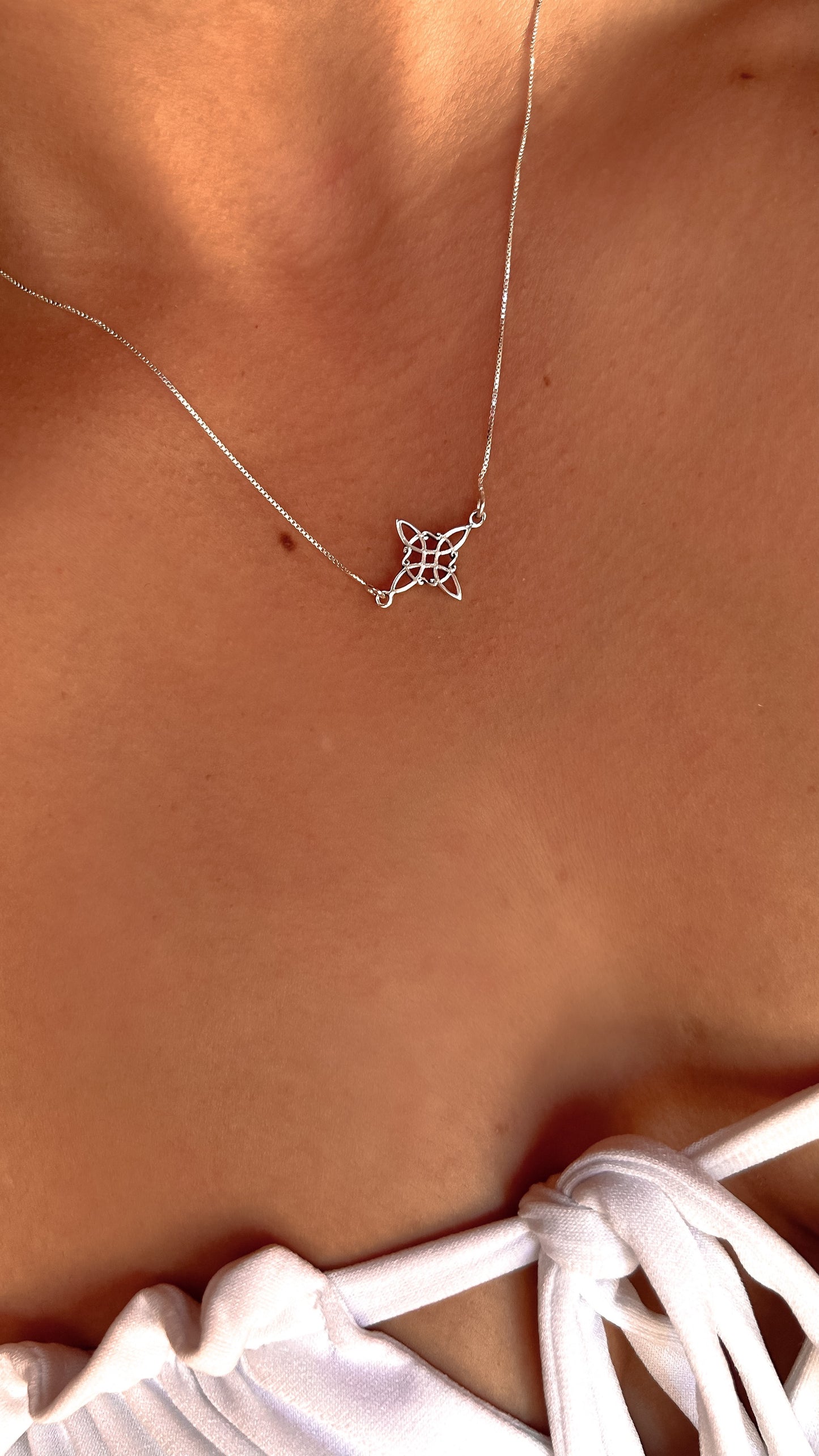 Collar nudo de bruja 🧙🏻♀️